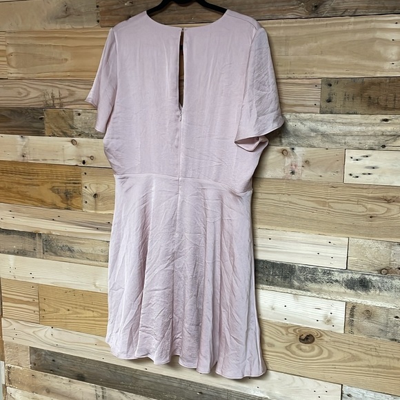 Express size 16 Light Pink Wrap Lightweight Silky with Flutter Sleeves Dress - Picture 8 of 8